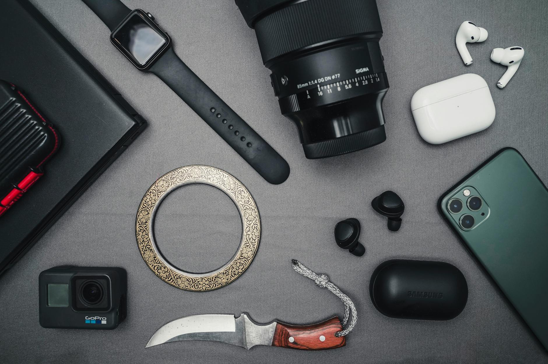 Electronics gadgets available at RetailNovaX